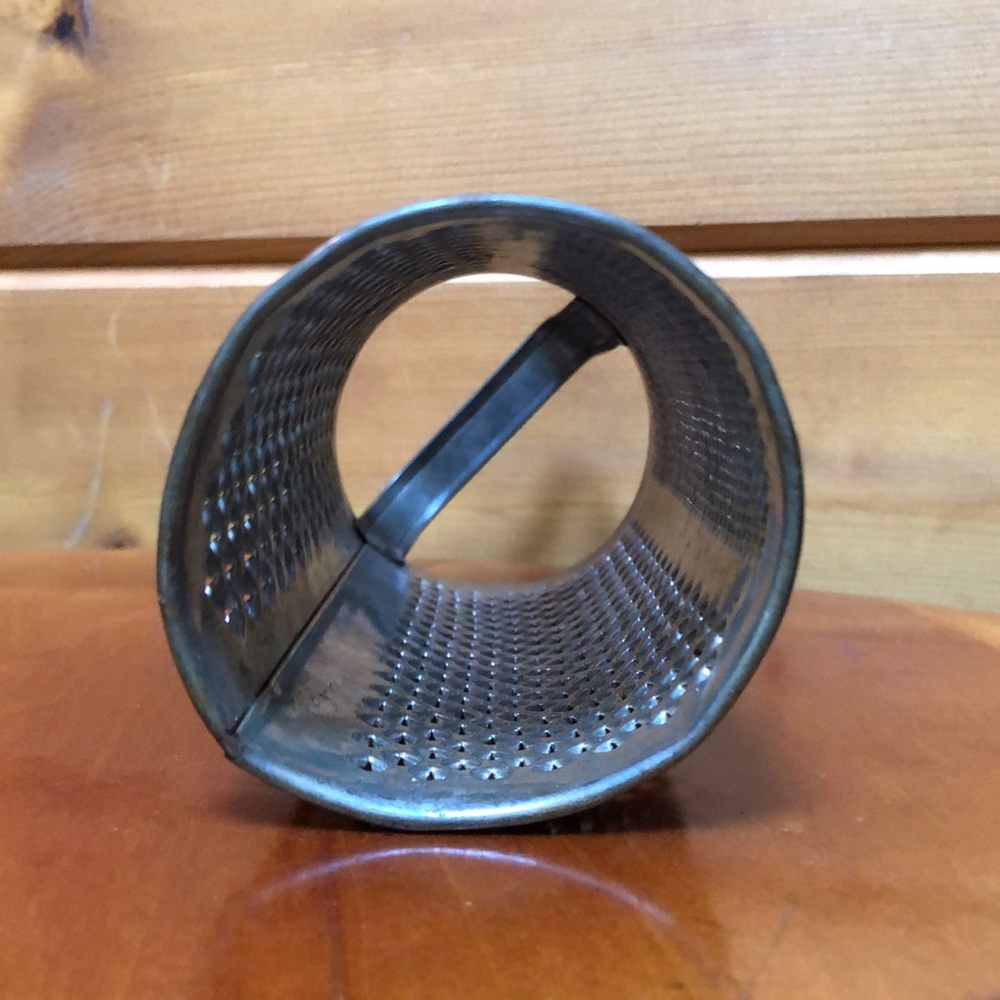 Vintage Round 3 Size Cheese Grater made in Italy Kitchen Utensil - Picture 5 of 8